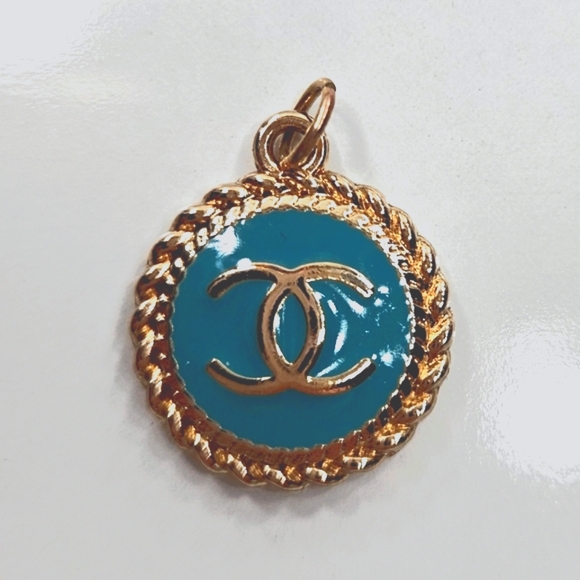 Authentic CHANEL Necklace Pendant with Iconic CC Logo - Picture 1 of 3